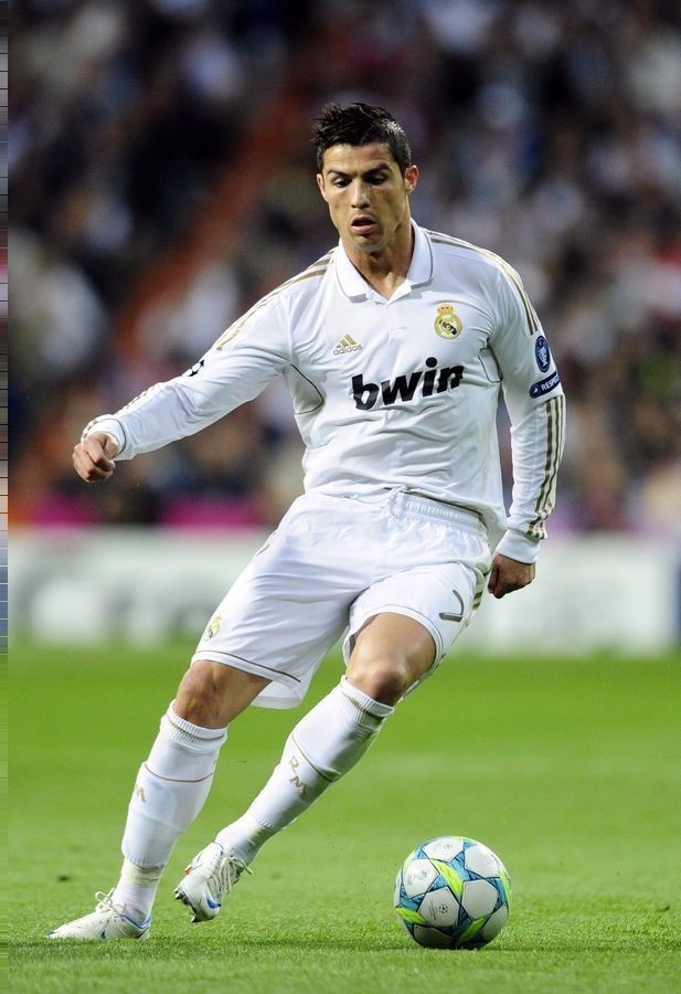 熟悉么？图片报：慕尼黑1860极端球迷在拜仁训练场涂鸦（图片报：1860慕尼黑极端球迷在拜仁训练基地喷涂涂鸦）