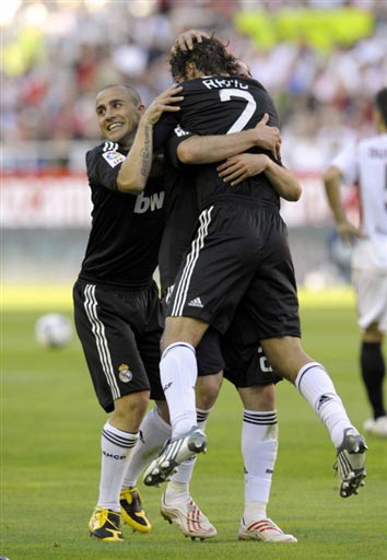 2次，阿劳霍是欧冠改制以来染红次数并列最多的巴萨球员（欧冠改制后，阿劳霍两次染红，追平巴萨队内最多纪录）