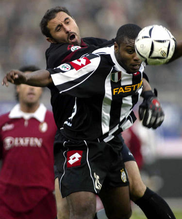 荷兰女国脚罗尔德公开谈论与女友恋情，两人曾因亲密照片受批评（荷兰女足国脚罗尔德谈与女友恋情：亲密合照曾惹争议）