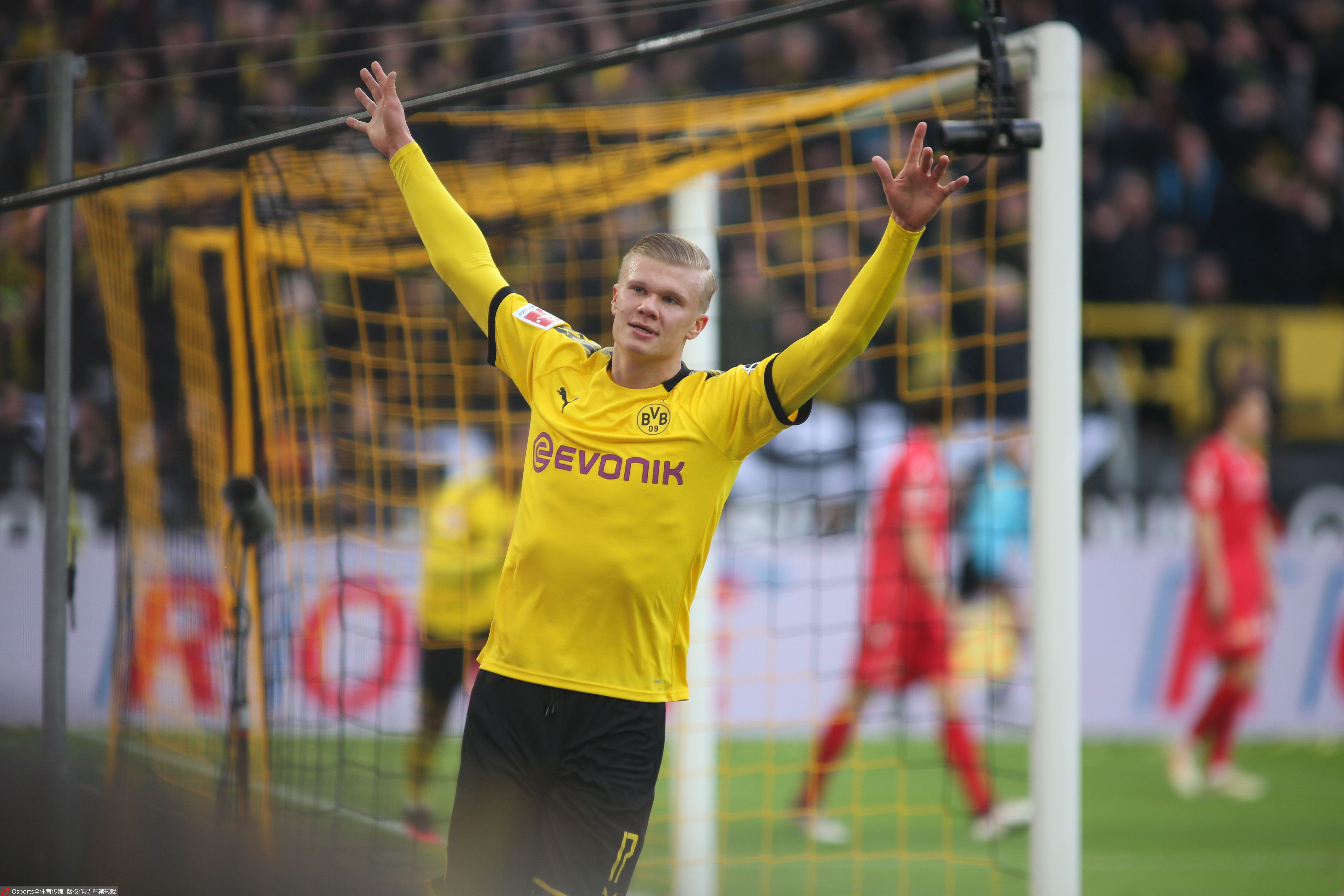 梅西2025年直接参与74球，为个人近7年最多（梅西2025年制造74球，创近七年个人新高）