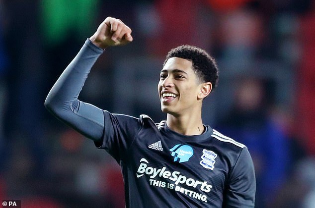 回阿贾克斯？德容：很难给出承诺，我不会排除这种可能（重返阿贾克斯？德容：暂难作出承诺，但不排除可能）