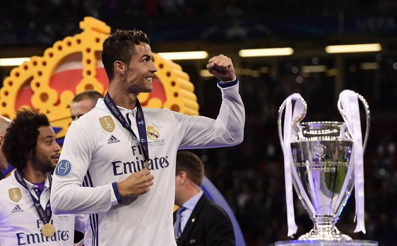 利物浦1-0皇马，麦卡利斯特一击制胜，库尔图瓦屡献神扑难救主（利物浦1-0击败皇马：麦卡利斯特制胜，库尔图瓦多次神扑仍难挽败局）