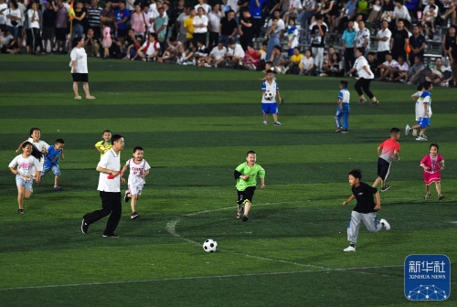 费兰·托雷斯戴帽斩获赛季11球，超越莱万距离姆巴佩5球（费兰·托雷斯上演帽子戏法收获赛季第11球，超越莱万仍落后姆巴佩5球）