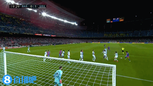 范德芬：我给伊萨克发了短信，我只是想封堵射门&他运气不好（范德芬：赛后给伊萨克发短信，只是想封堵那脚射门，他确实有点倒霉）