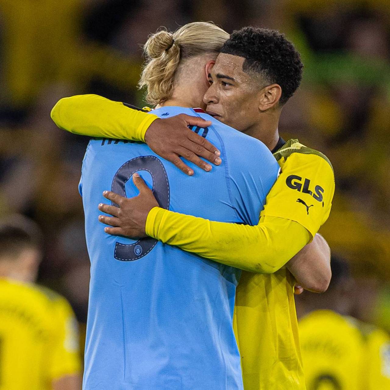 喀麦隆体育部长与足协主席埃托奥决裂，前者指责后者操纵选举（喀麦隆体育部长与足协主席埃托奥关系破裂，部长指控其操纵选举）