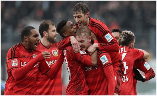 足球欧冠淘汰赛对阵激烈，主帅直言无弱旅（欧冠淘汰赛对决白热化，主帅坦言不存在弱旅）